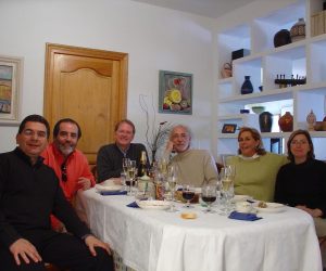2004. Altea. Con Joan Maria Gual, Ximo Romá, su mujer, Juan Calzada, Pilar Zornoza