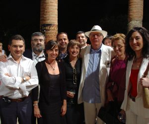 2004. Merida. Con Dario Fó y varios responsables Teatros españoles.